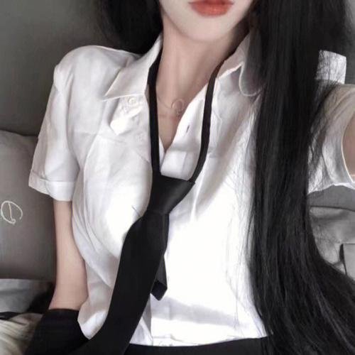 封闭女子监狱 海报
